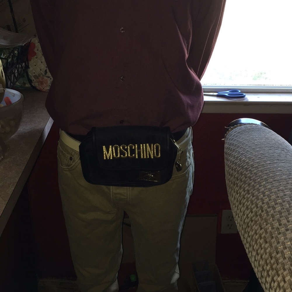 MOSCHINO FANNY PACK ❤️